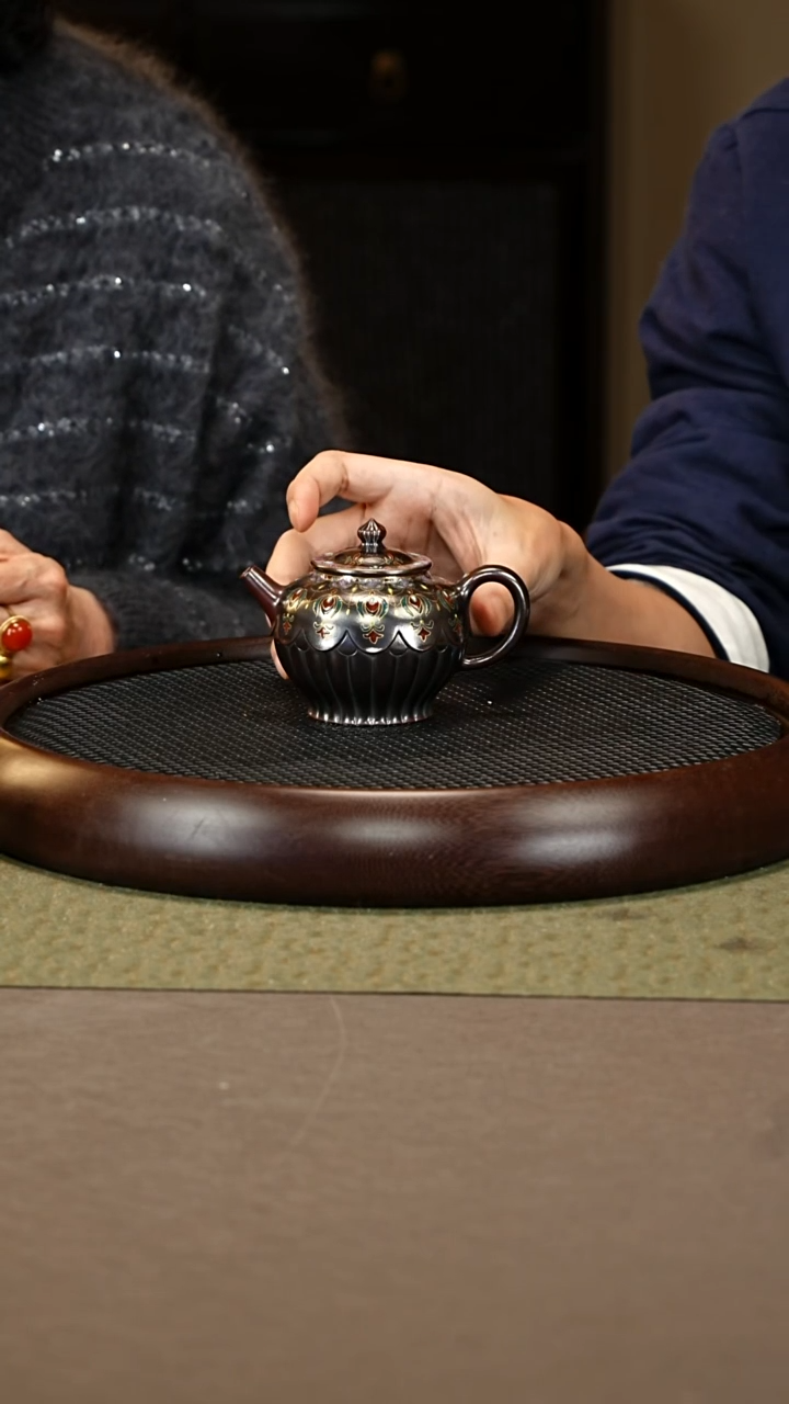 茶壶紫砂109 姚玲香 龙山古乌泥 珐琅芳华180cc