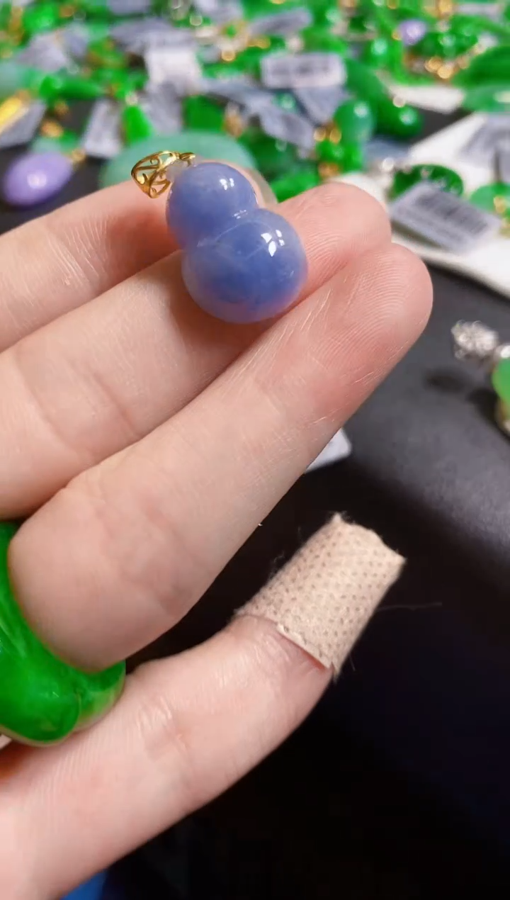 翡翠18K金镶嵌颈饰葫芦