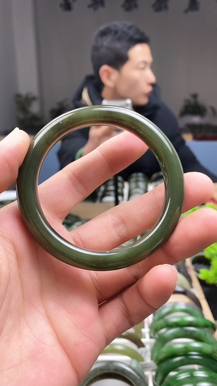 【闪购商品】和田玉手镯未镶嵌58