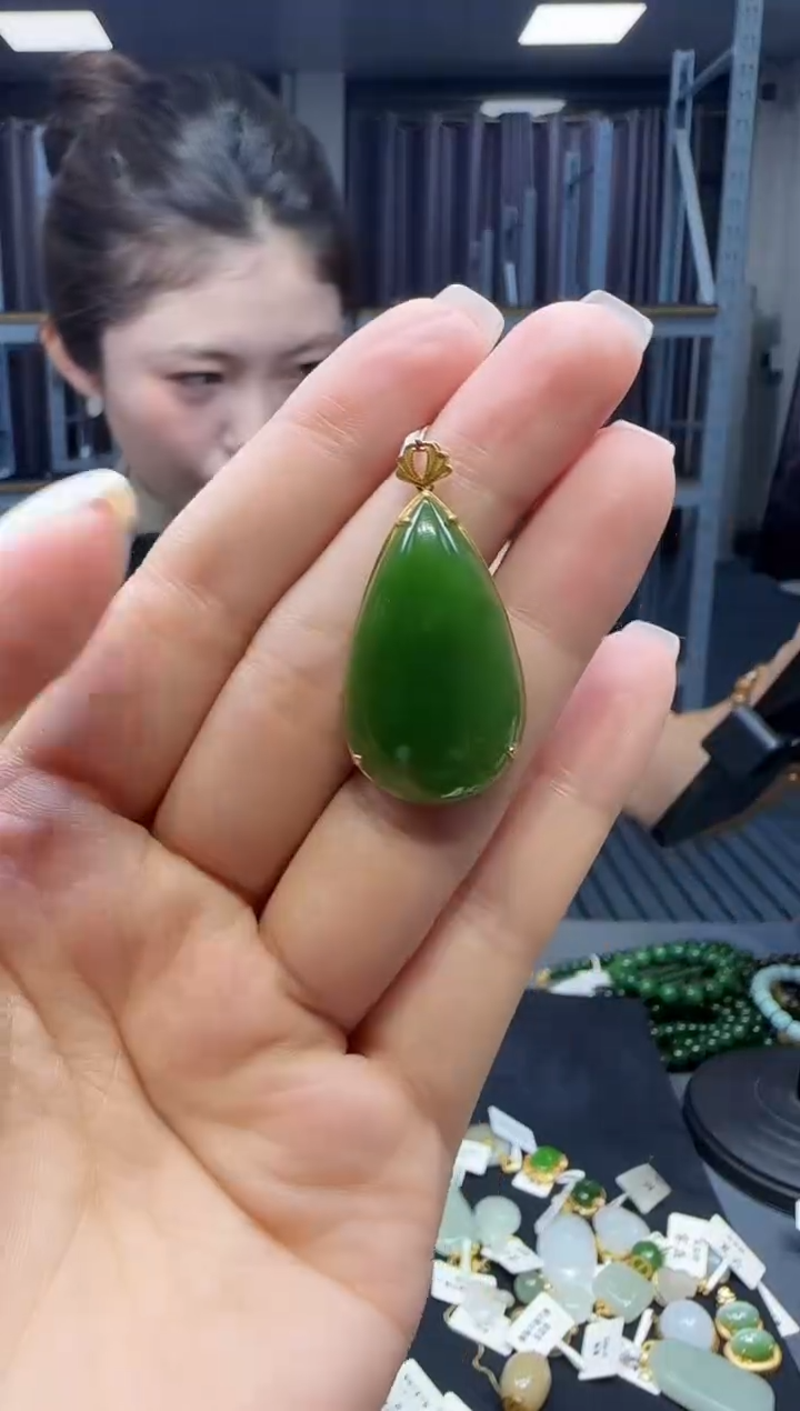 和田玉18K金镶嵌挂件1