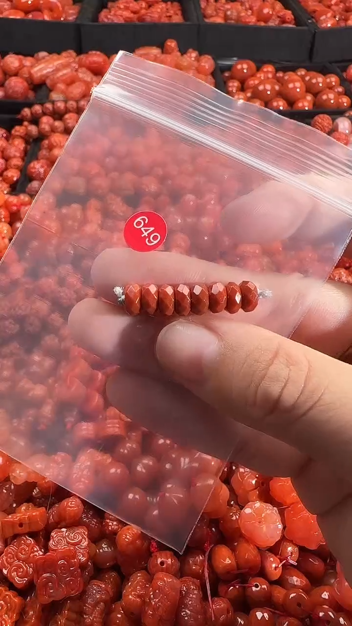 颈饰未镶嵌南红玛瑙1