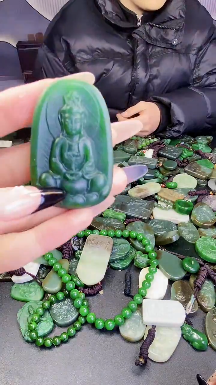 颈饰未镶嵌和田玉1