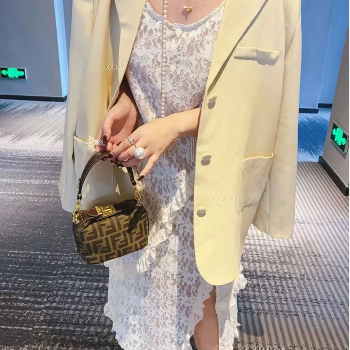 大码春季镂空不规则吊带裙+西服外套