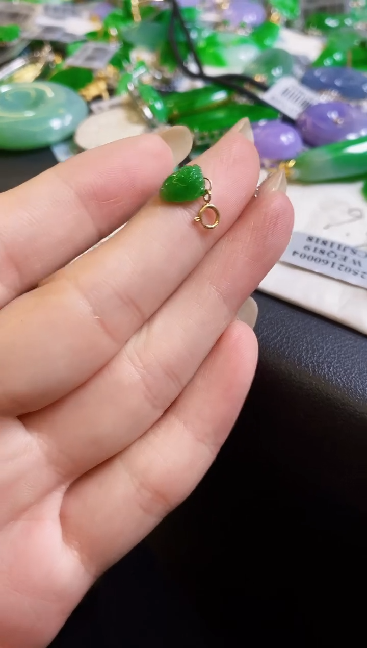 【闪购商品】定制翡翠18K金镶嵌吊坠