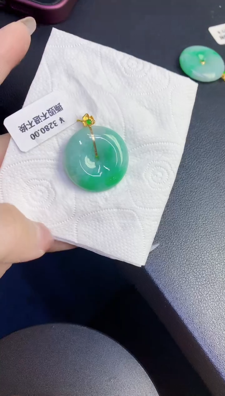 颈饰18K金镶嵌翡翠缅甸天然翡翠A货