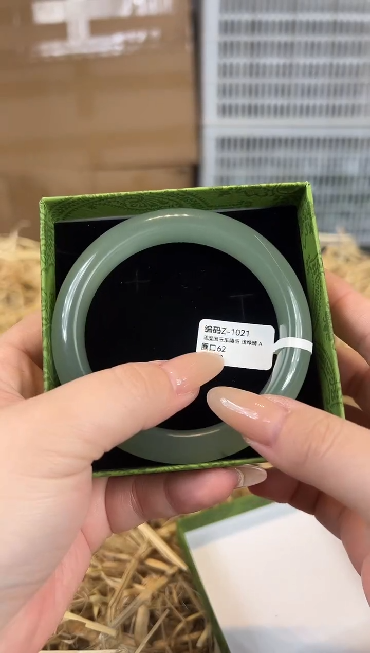 未镶嵌手镯石英质玉Z1021