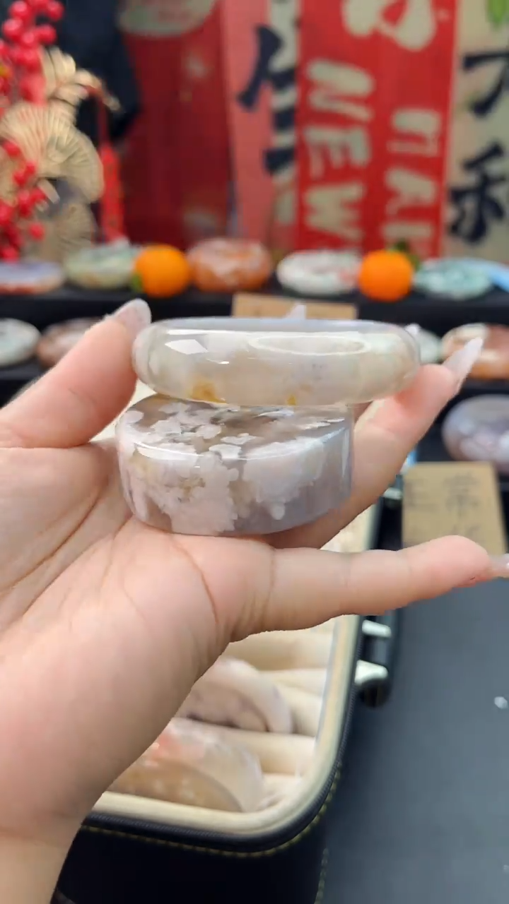 【闪购商品】石英质玉手镯未镶嵌赠送镯心（55圈口