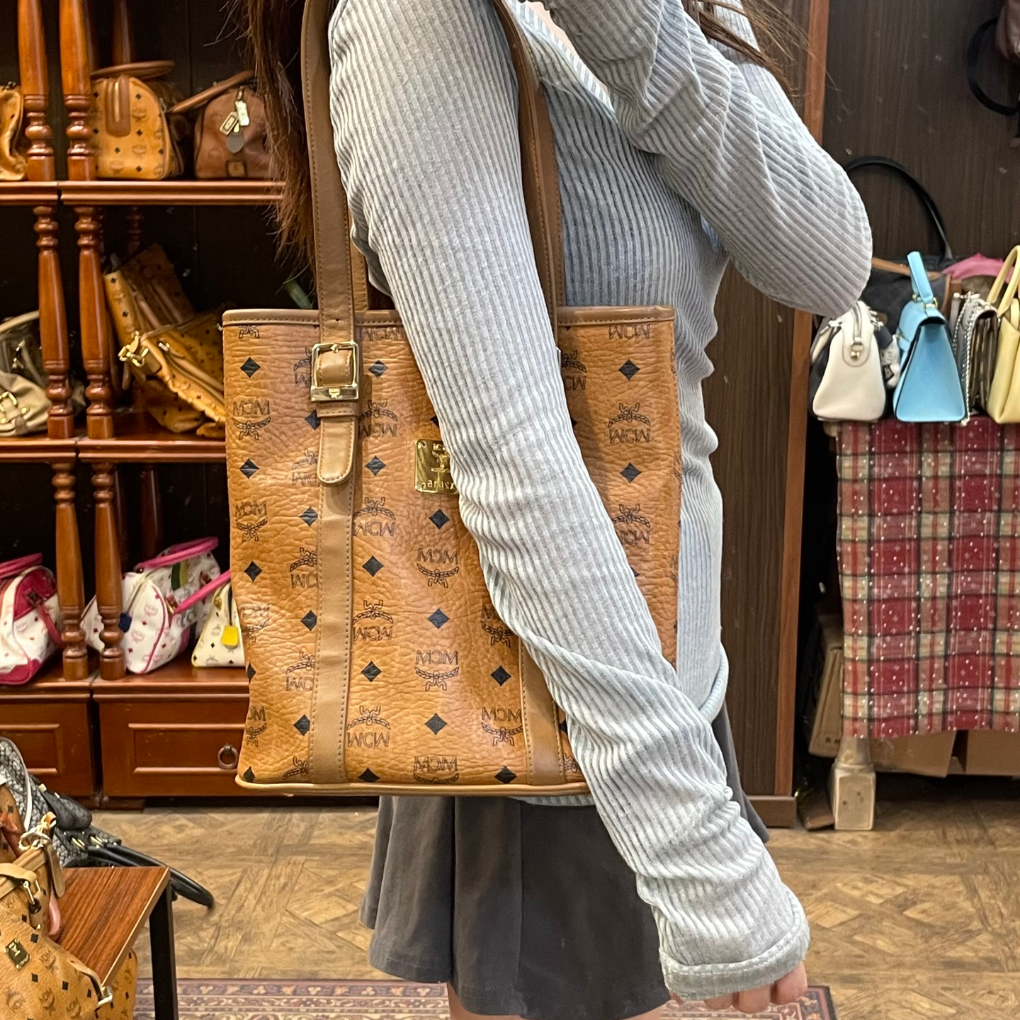 95新 MCM 干邑色单肩水桶包/ZH10718002/8002