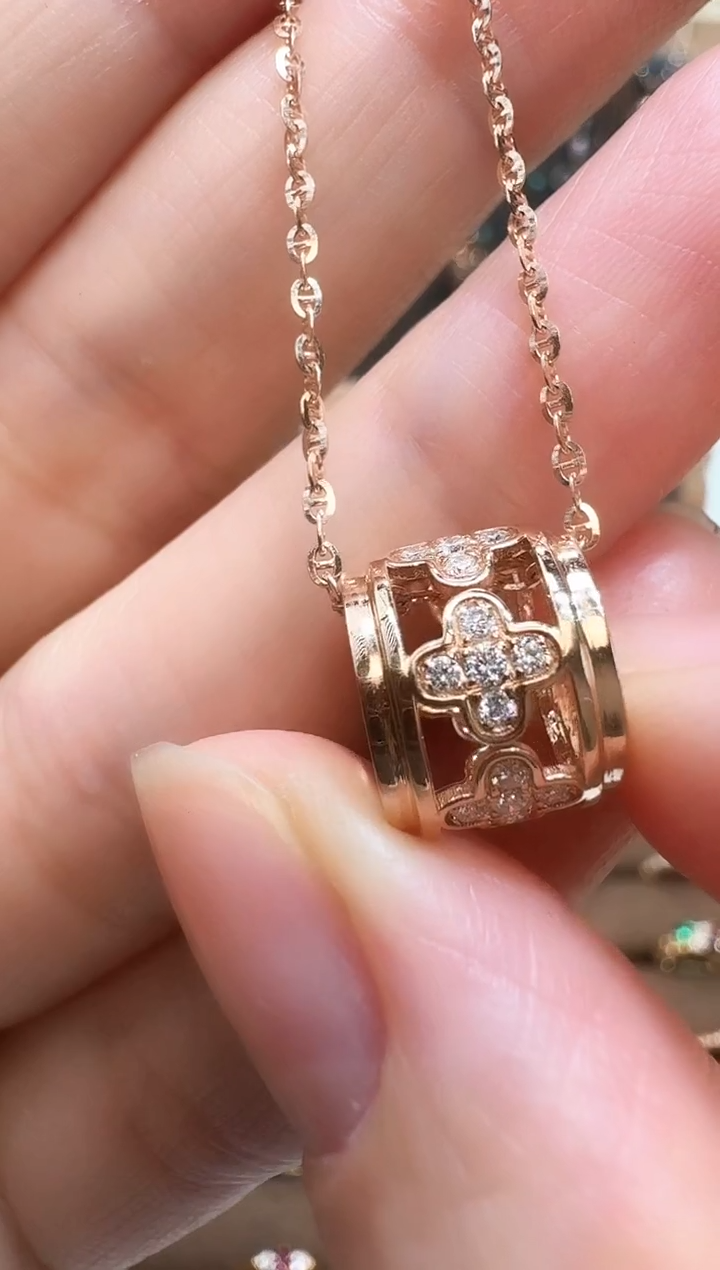 颈饰钻石18K金镶嵌18K金一路生花吊坠