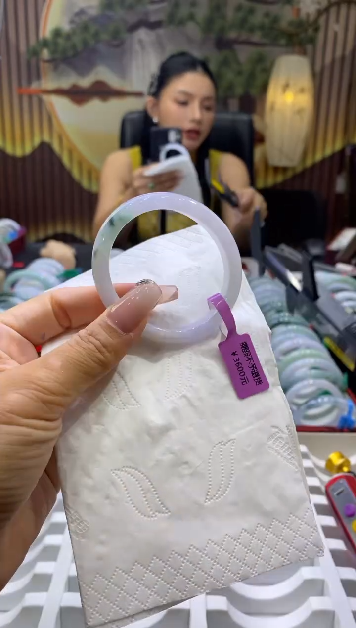 翡翠手镯未镶嵌多人00975