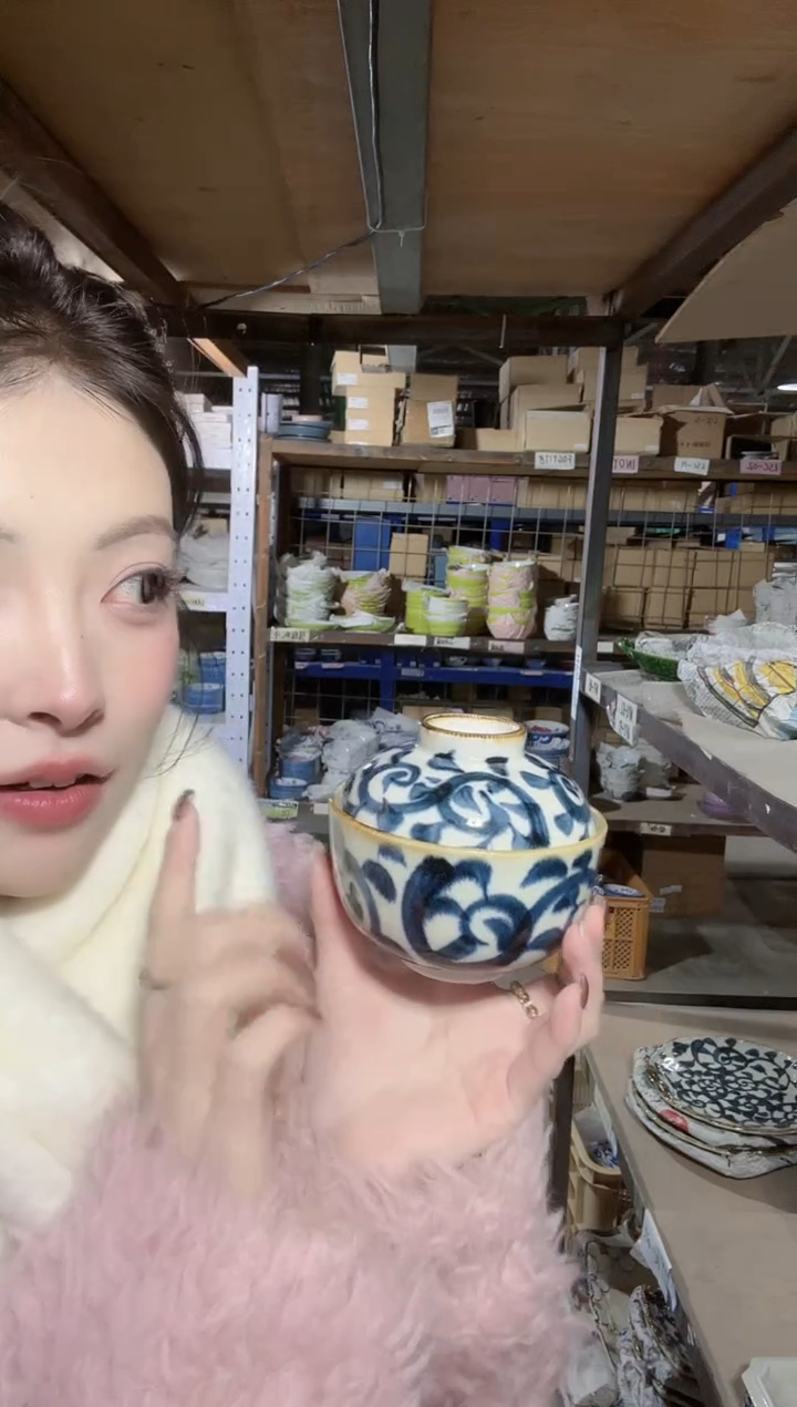 陶瓷唐草蛋盅一个