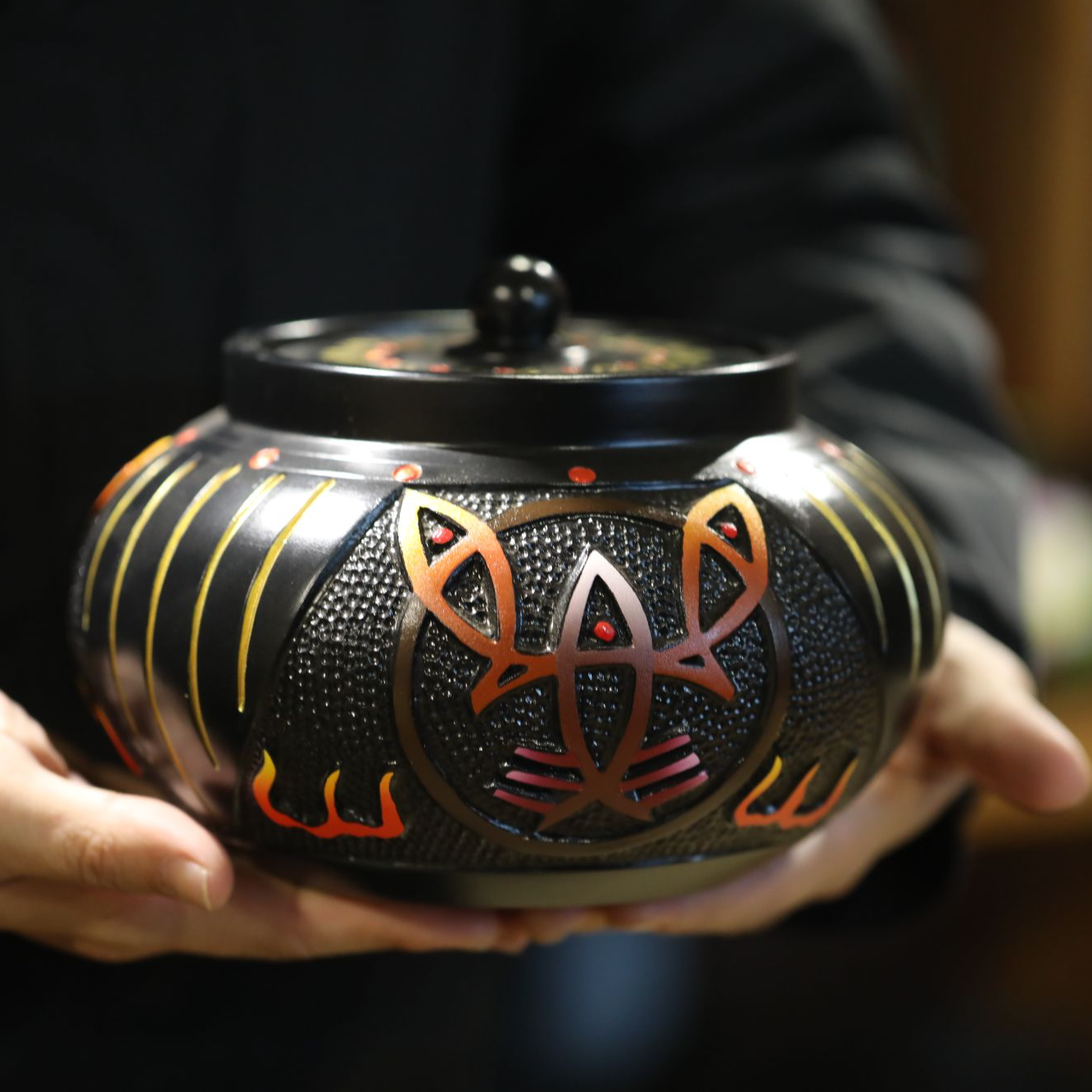 镇沅南丘黑陶茶叶罐 苦聪人猫鱼吉祥图腾茶罐 省级非物质文化遗产