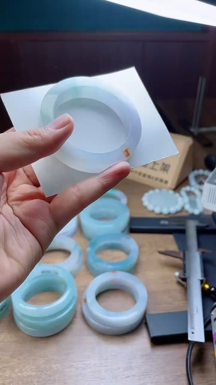 定制翡翠手镯未镶嵌木定制