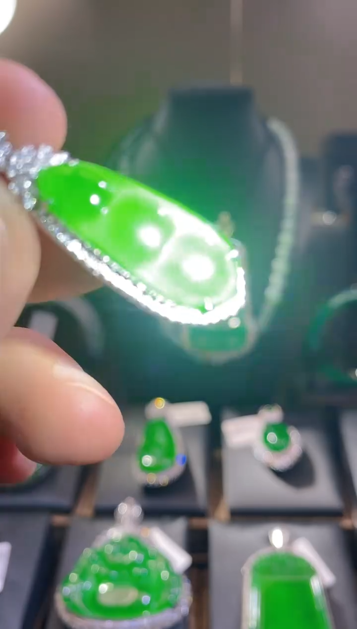 【闪购商品】翡翠颈饰未镶嵌翡翠吊坠