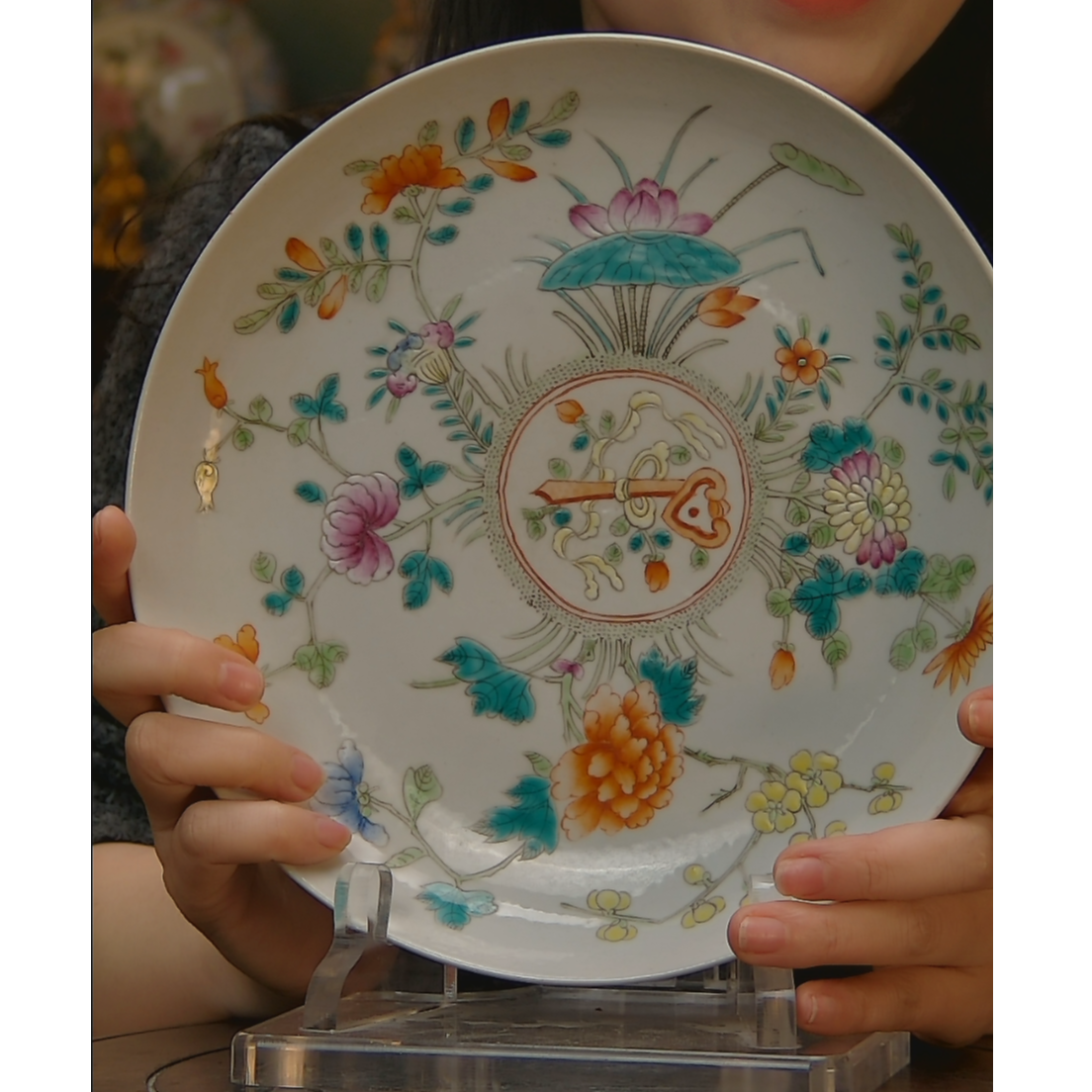 清  粉彩如意花卉纹赏盘