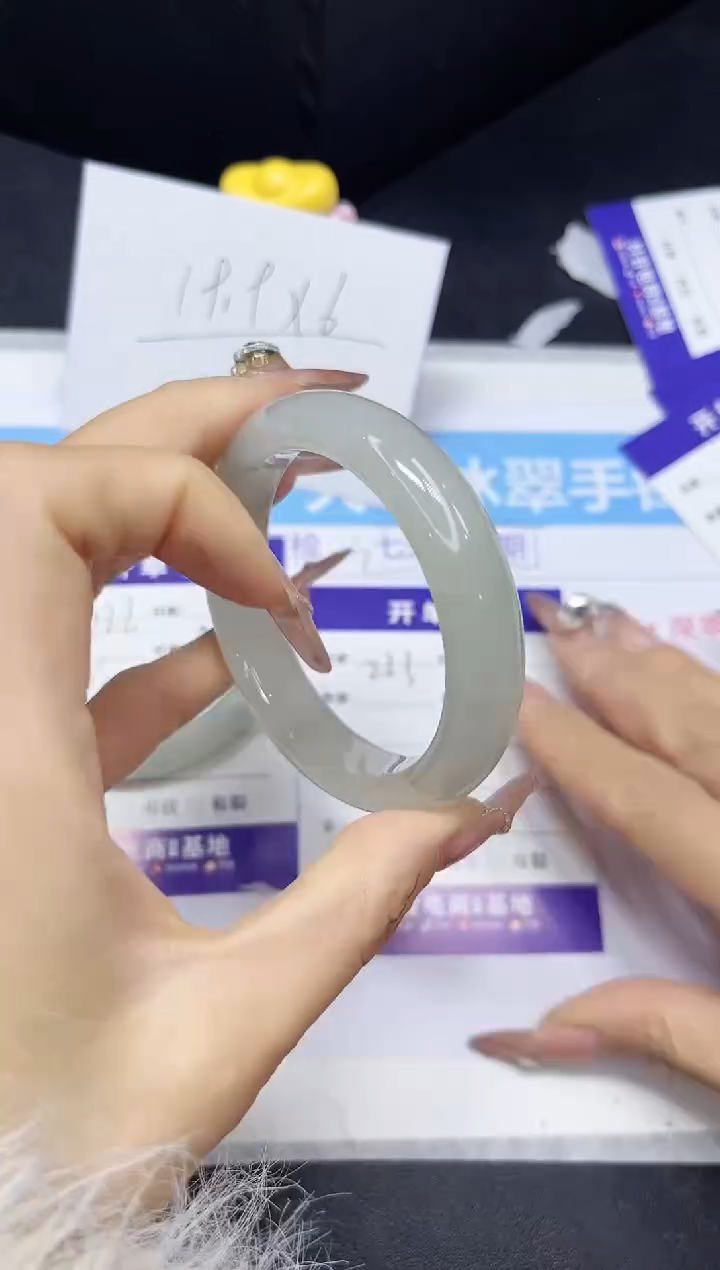 【闪购商品】石英质玉手镯未镶嵌223