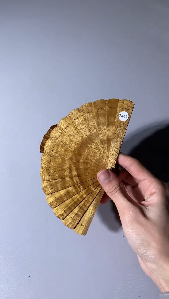 【闪购商品】金丝楠木雕746号10cm金丝楠木小叶桢楠掌中扇
