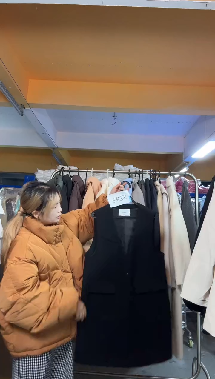 S292黑色毛呢背心裙