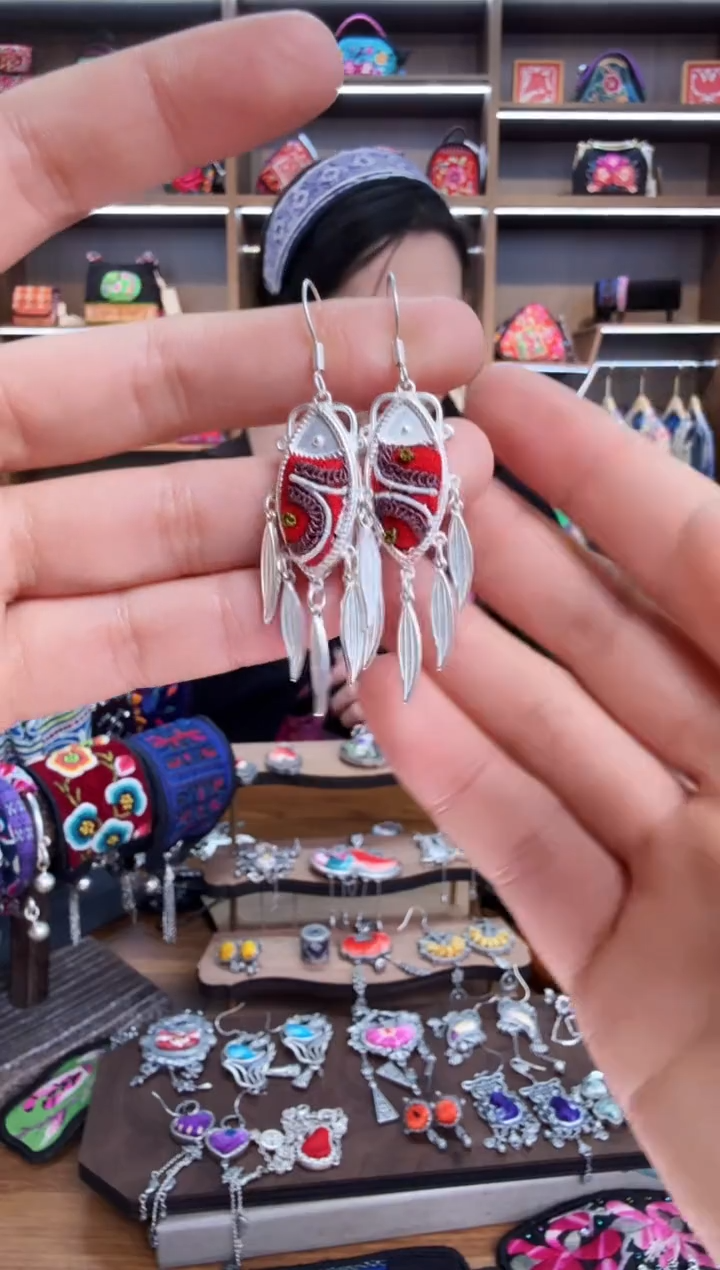 【闪购商品】织绣184蒙阿苏苗绣传承