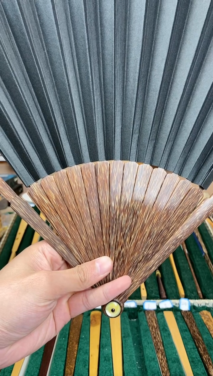 【闪购商品】扇子倒排茄芝麻棕的折扇