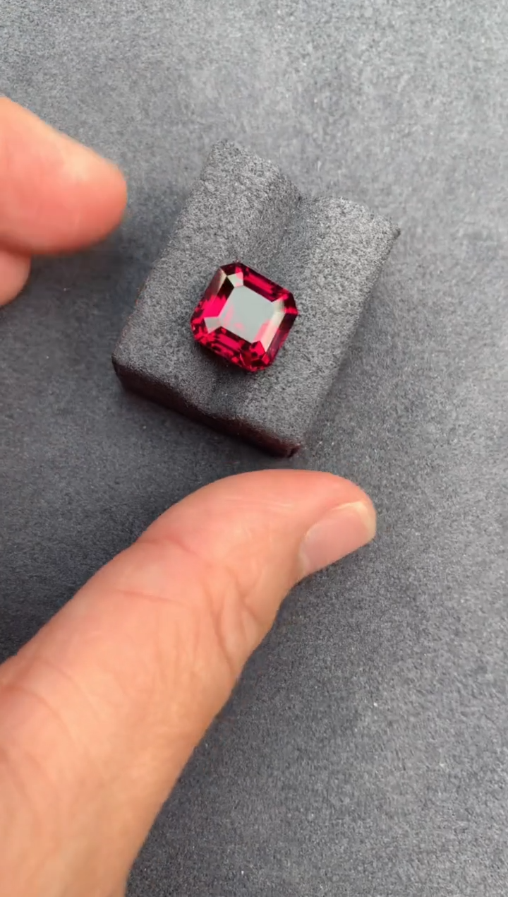 【闪购商品】石榴石裸石未镶嵌6ct镁铝榴石