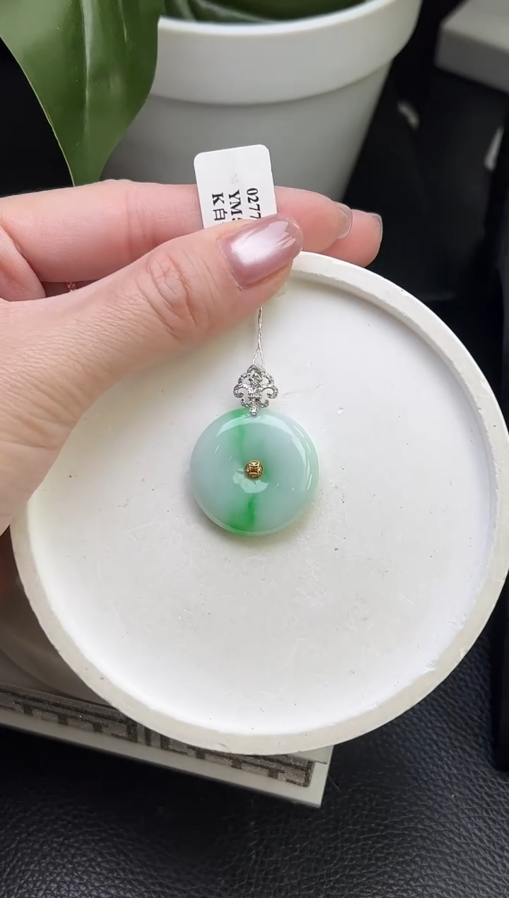 【闪购商品】翡翠颈饰18K金镶嵌平安扣