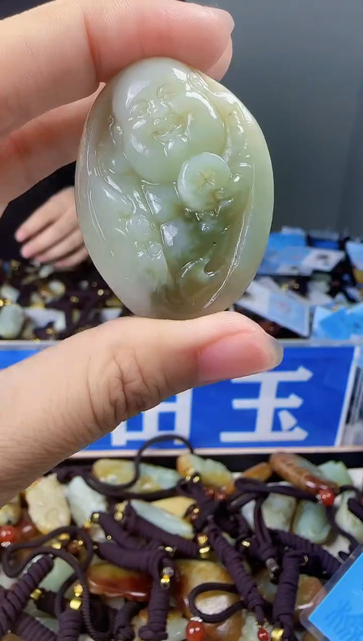 和田玉未镶嵌颈饰1