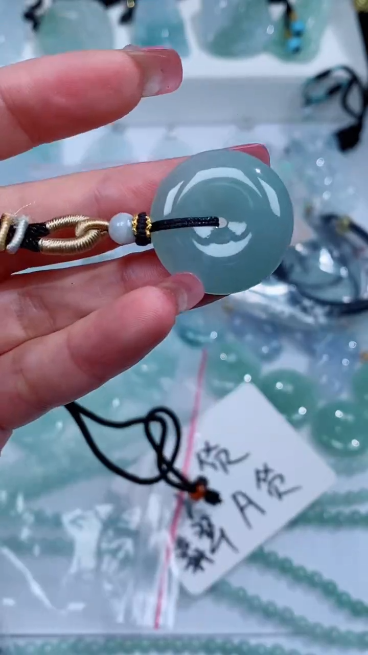 翡翠未镶嵌颈饰吊坠