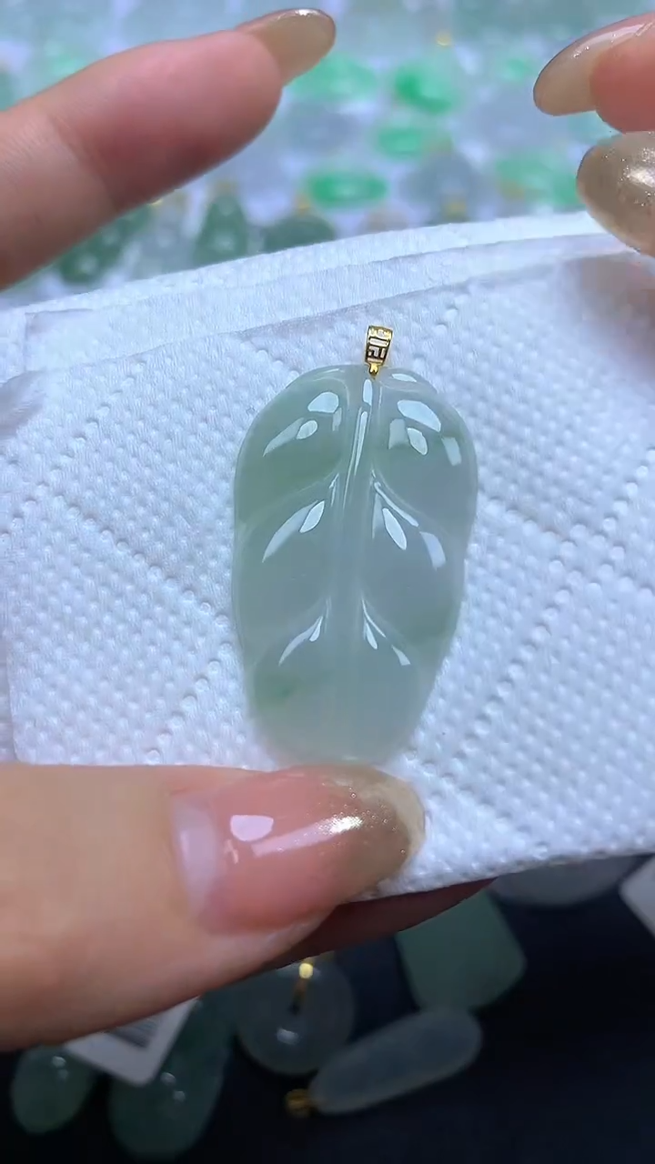 颈饰18K金镶嵌翡翠A货