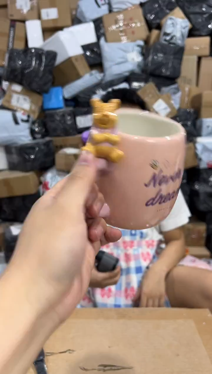 瓷片粉色维尼水杯