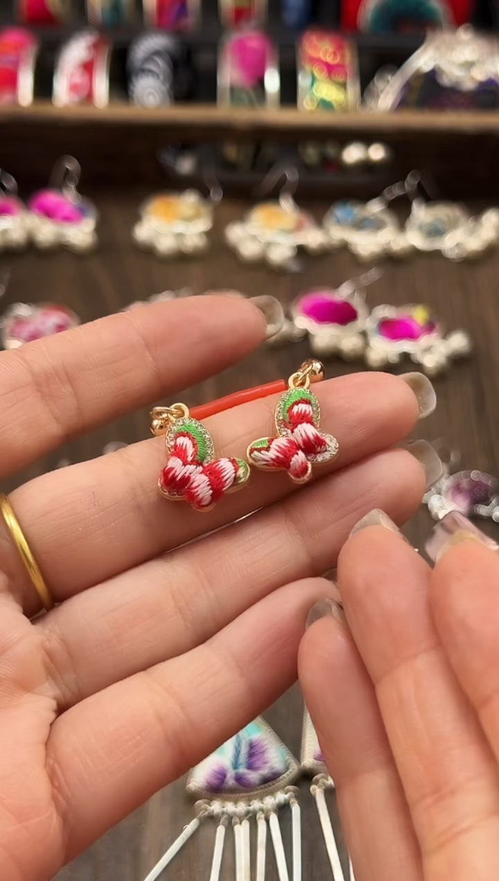 【闪购商品】织绣民族风老绣饰品339