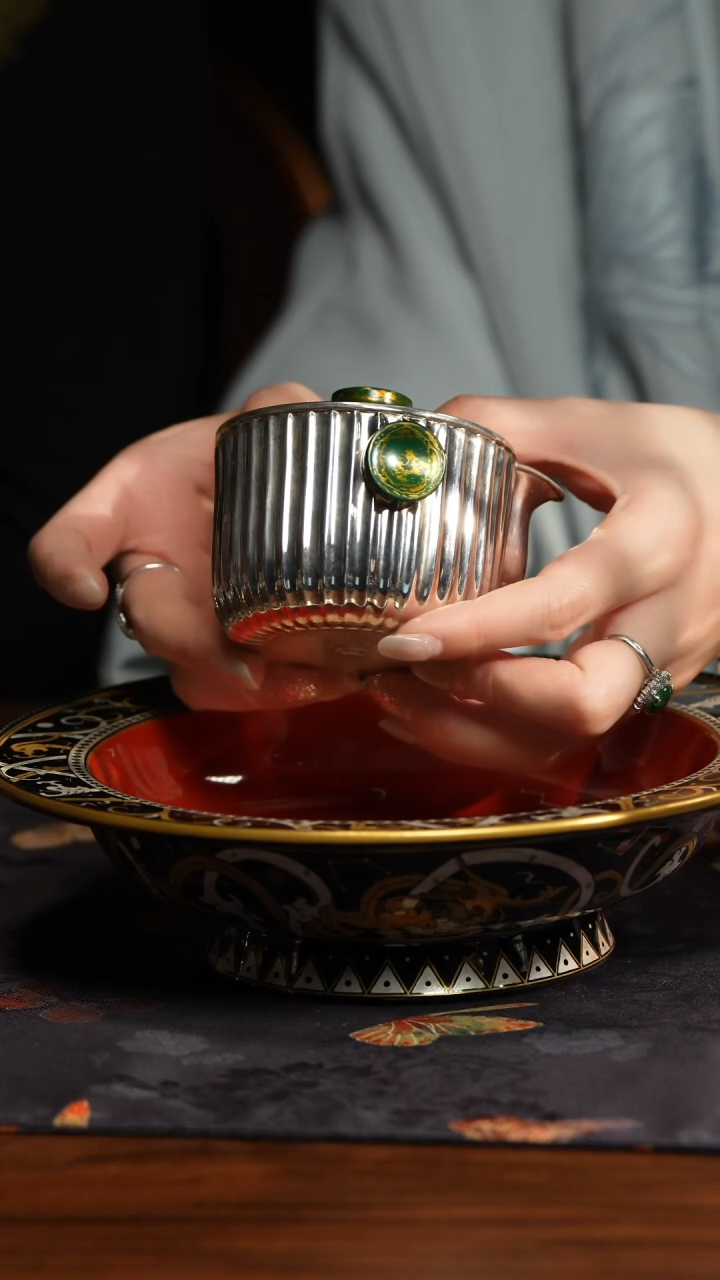 【闪购商品】D呆坐银壶大漆宝瓶绿金套组