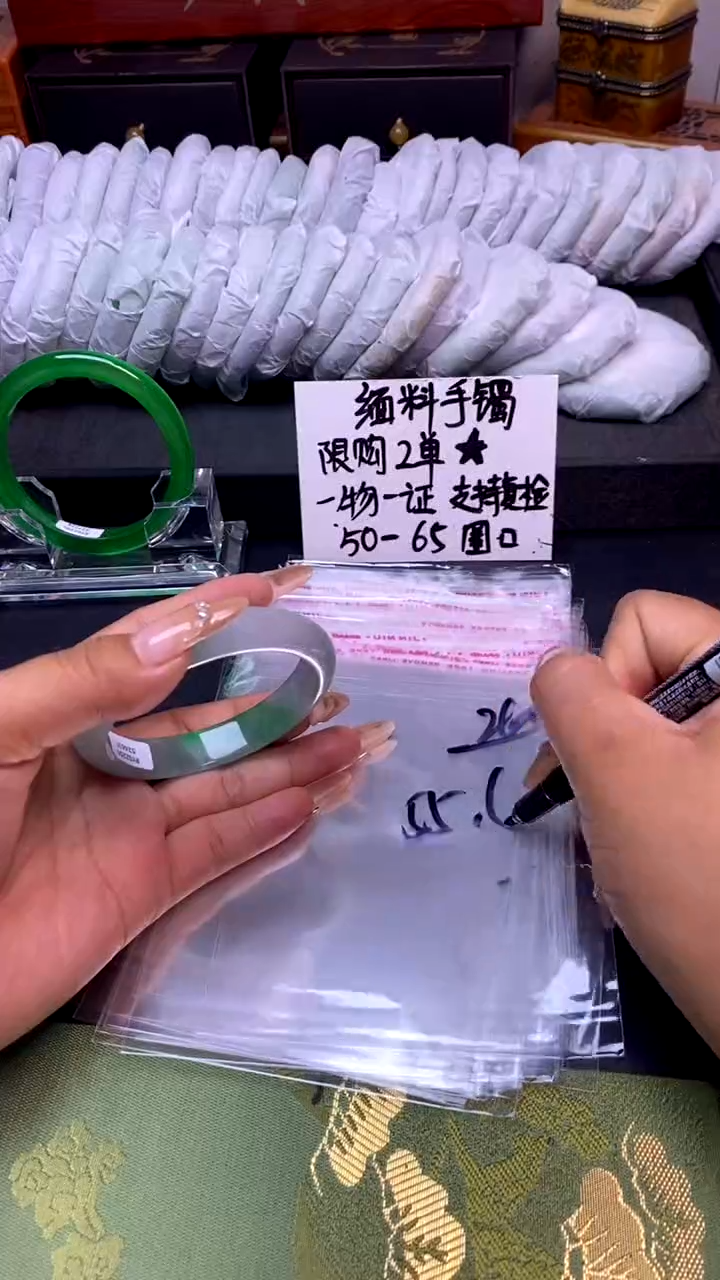 时尚女款缅料手镯260