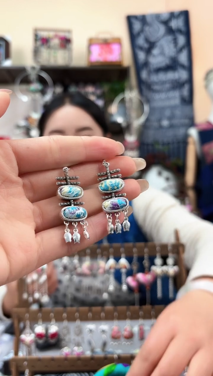 织绣民族风非遗老绣饰品290