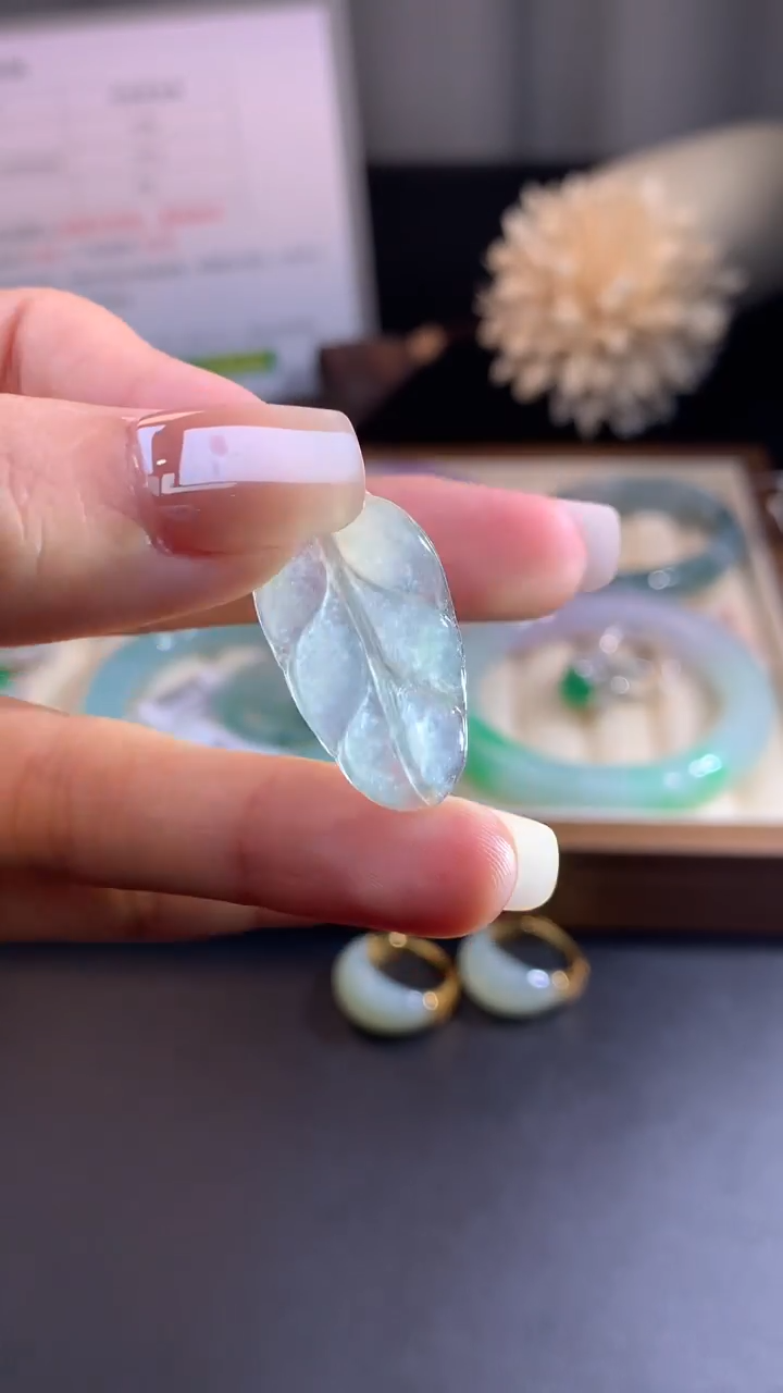 吊坠(不含链)18K金镶嵌翡翠冰件叶子