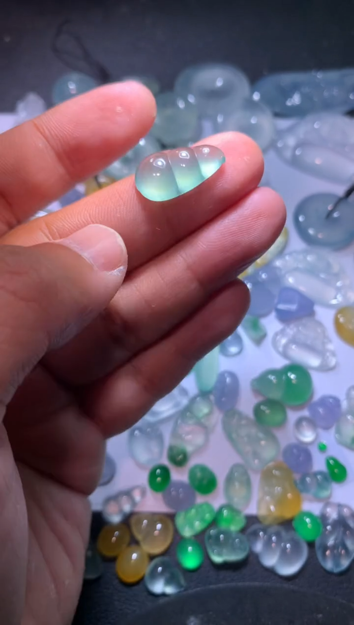 【闪购商品】翡翠颈饰未镶嵌豆子