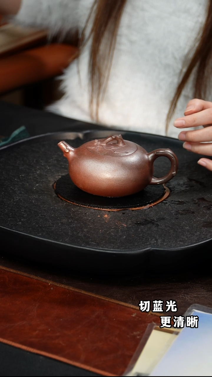 茶壶紫砂张杏娟  寿桃98  大红泥柴烧  200毫升 