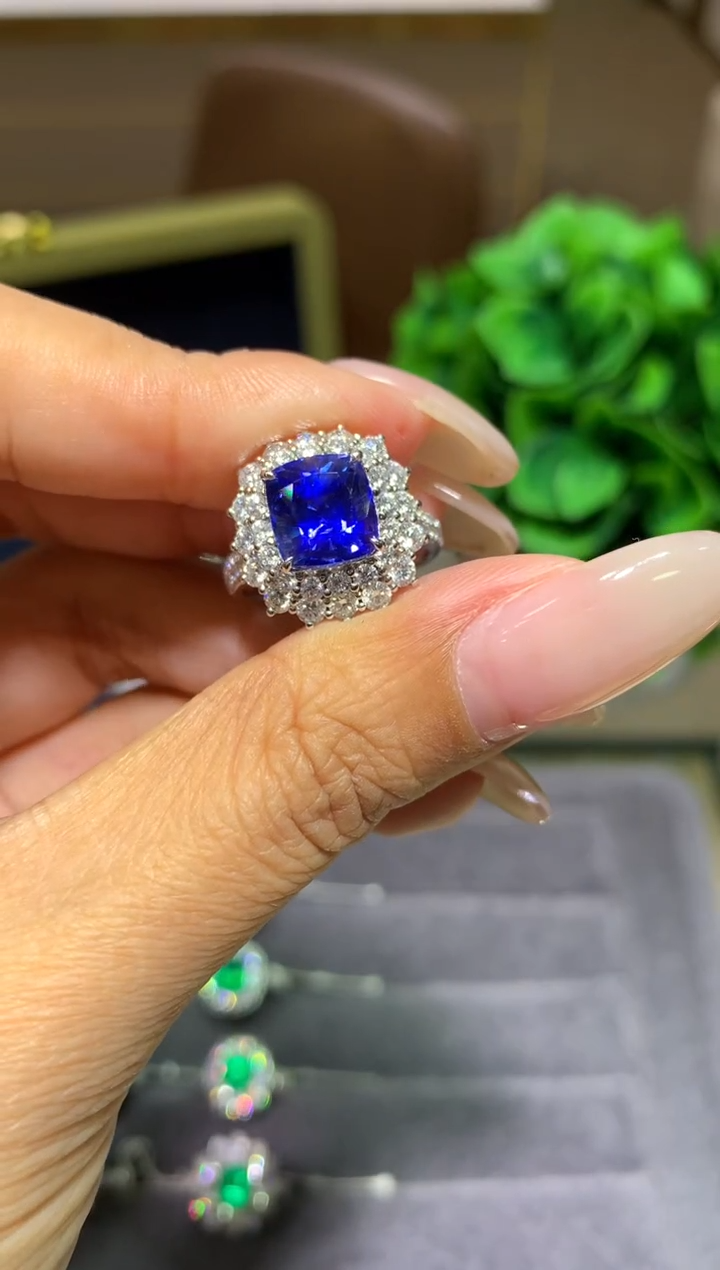 戒指蓝宝石18K金镶嵌4.01ct