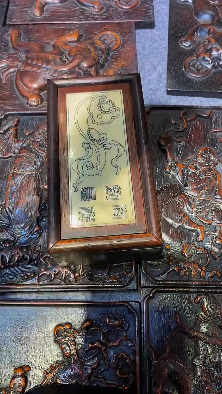 木紫檀雕刻一物一拍