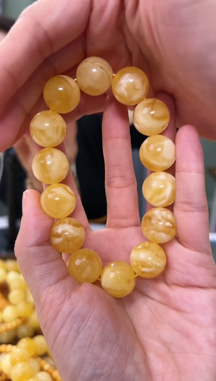【闪购商品】琥珀手串未镶嵌蜜蜡手串多样性发其中一件