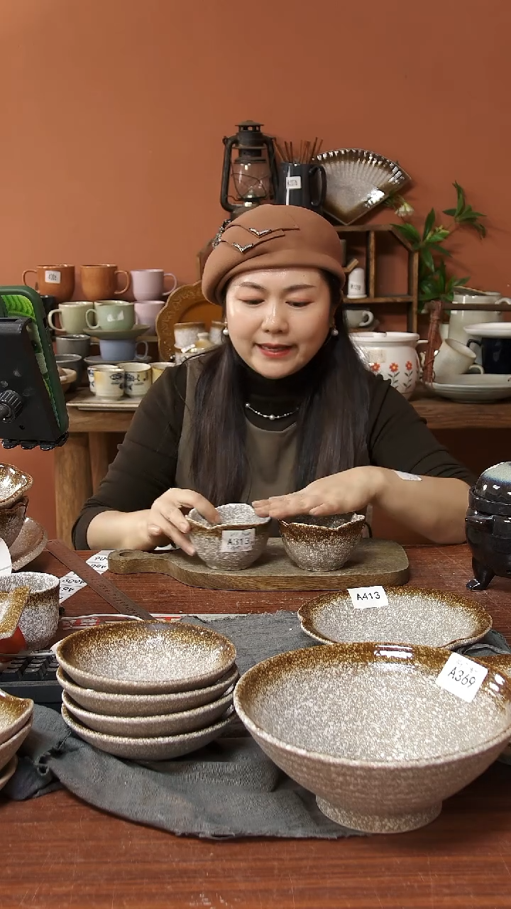 陶瓷A313 两只陶瓷粗陶花边小碗两只可能微瑕