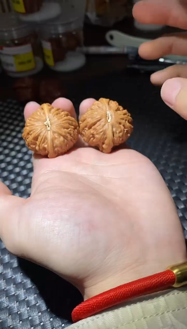 把件文玩核桃微修打底铁锤妹妹40