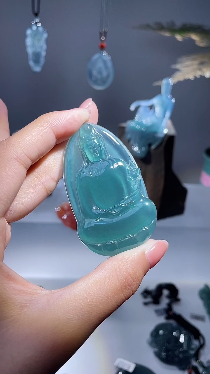 颈饰未镶嵌翡翠观音