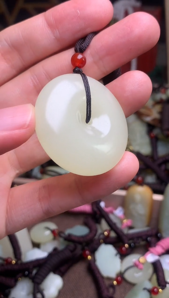 玉新疆料青海料清水吊坠