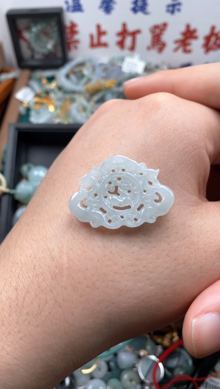 【闪购商品】翡翠颈饰未镶嵌哥哥