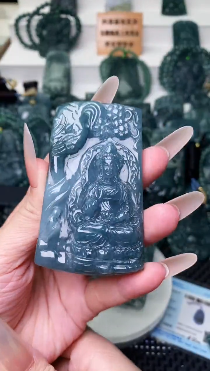 颈饰未镶嵌翡翠 