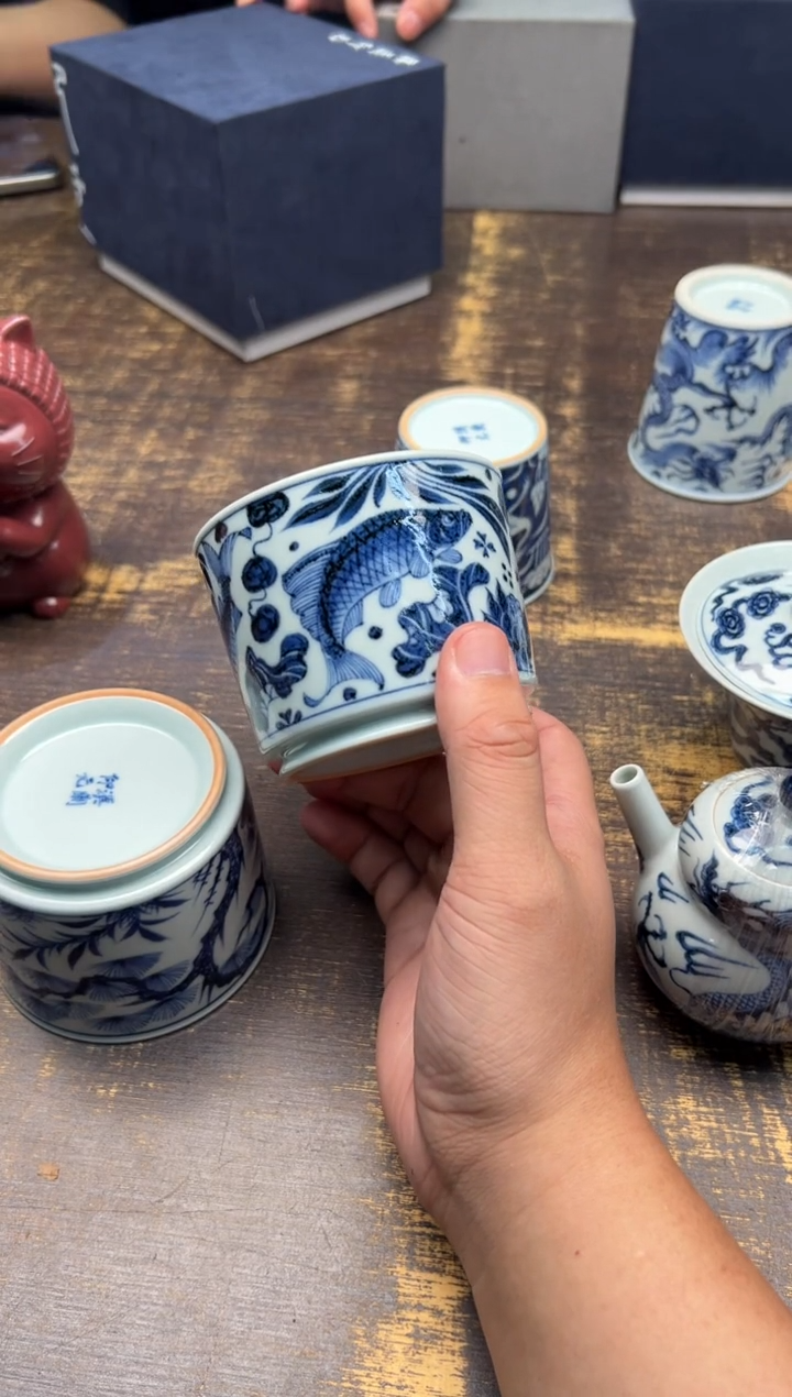 ?溪澜仰元鱼藻纹容天杯