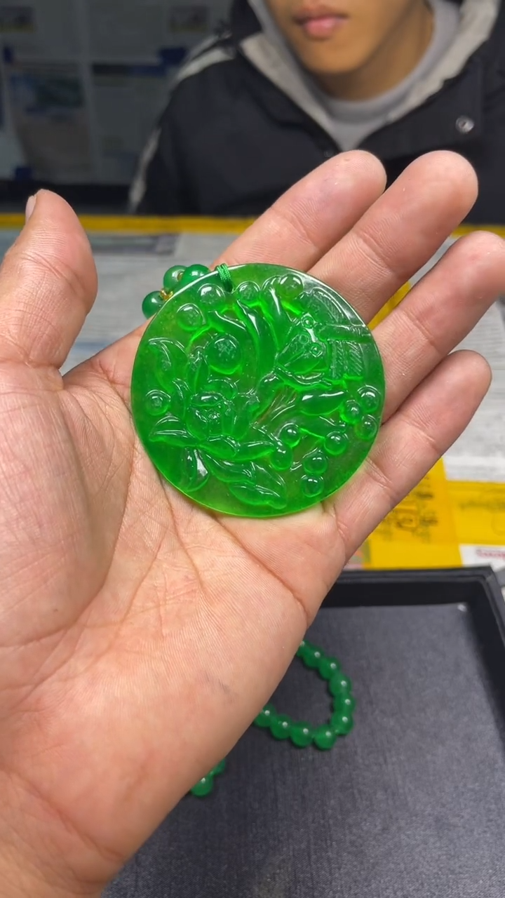 时尚精美高端吊坠圆牌84