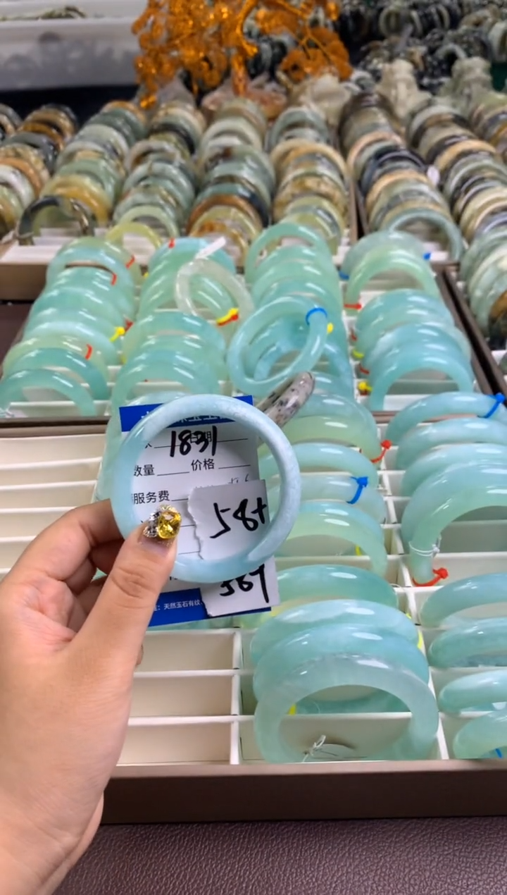 【闪购商品】蛇纹石玉手镯未镶嵌1831