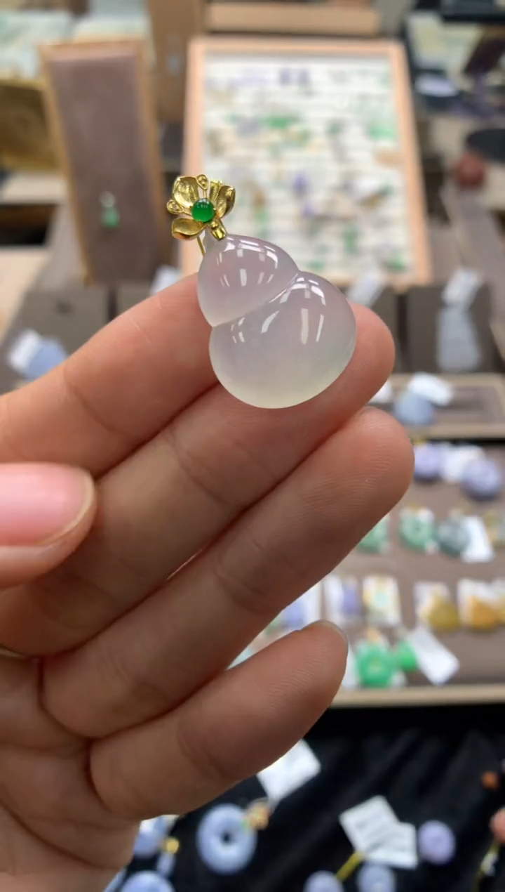 颈饰18K金镶嵌翡翠葫芦